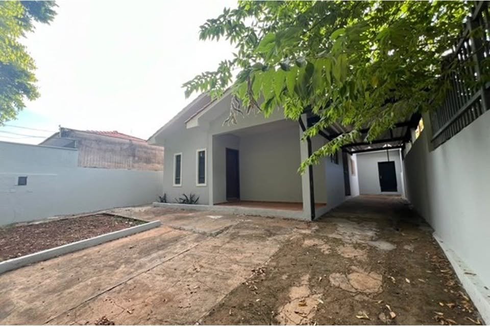 Casa  com Edicula no fundo