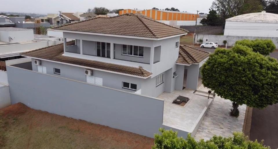VENDE-SE SOBRADO NO CONDOMINIO PORTO SEGURO