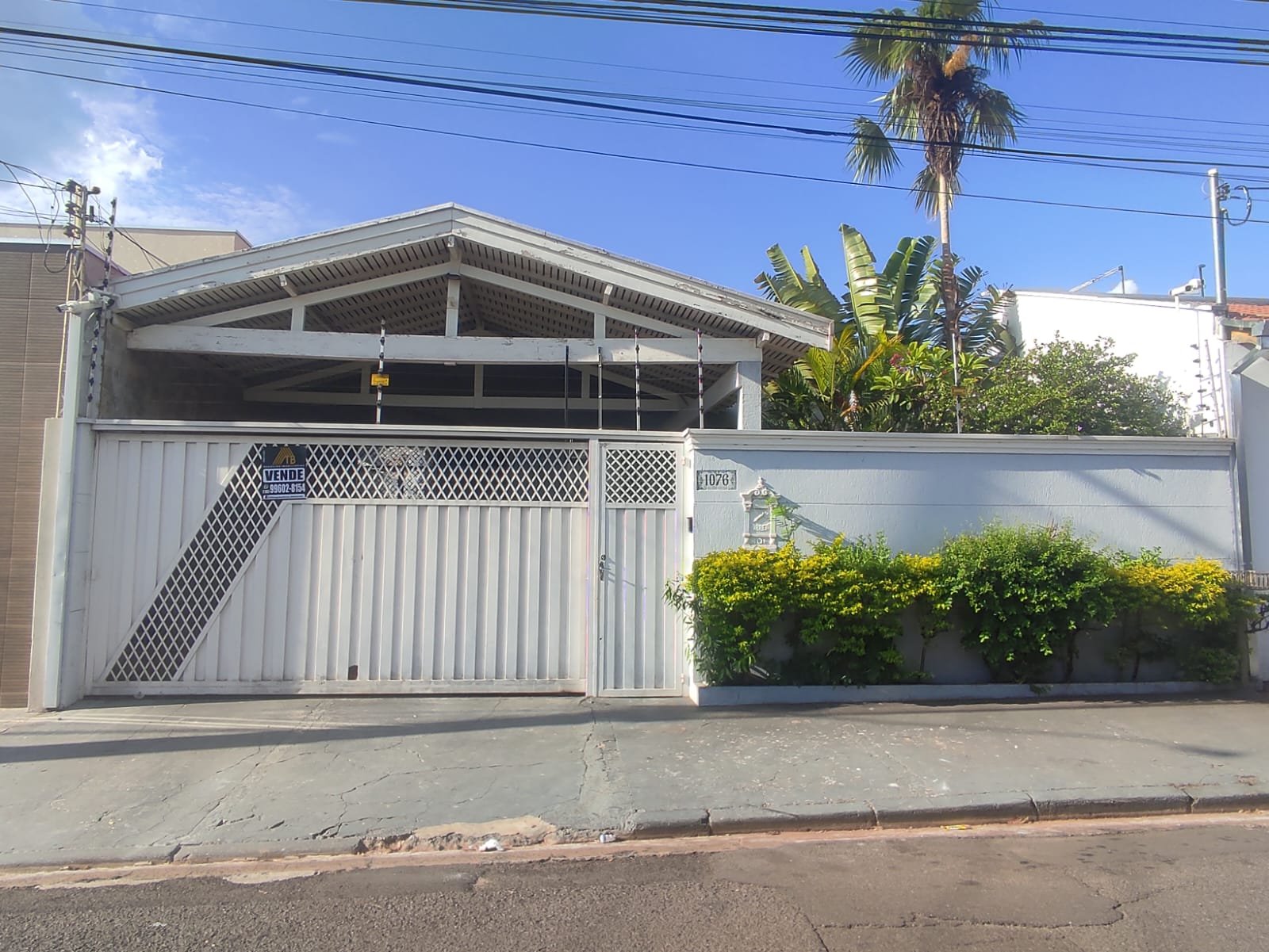 Casa ampla com piscina e área gourmet