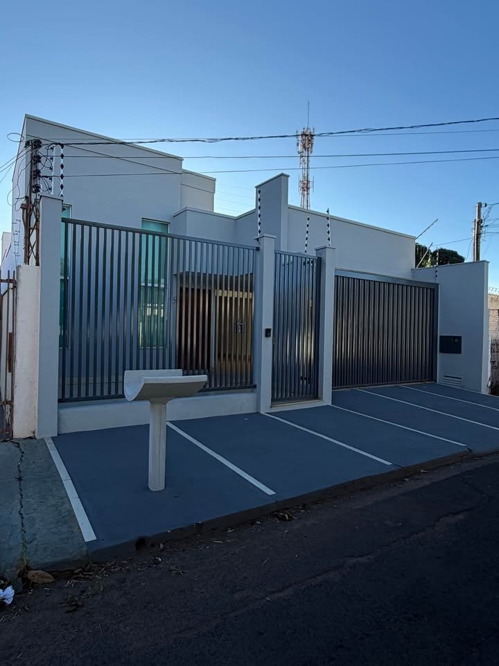 Casa Moderna com Fino Acabamento à Venda